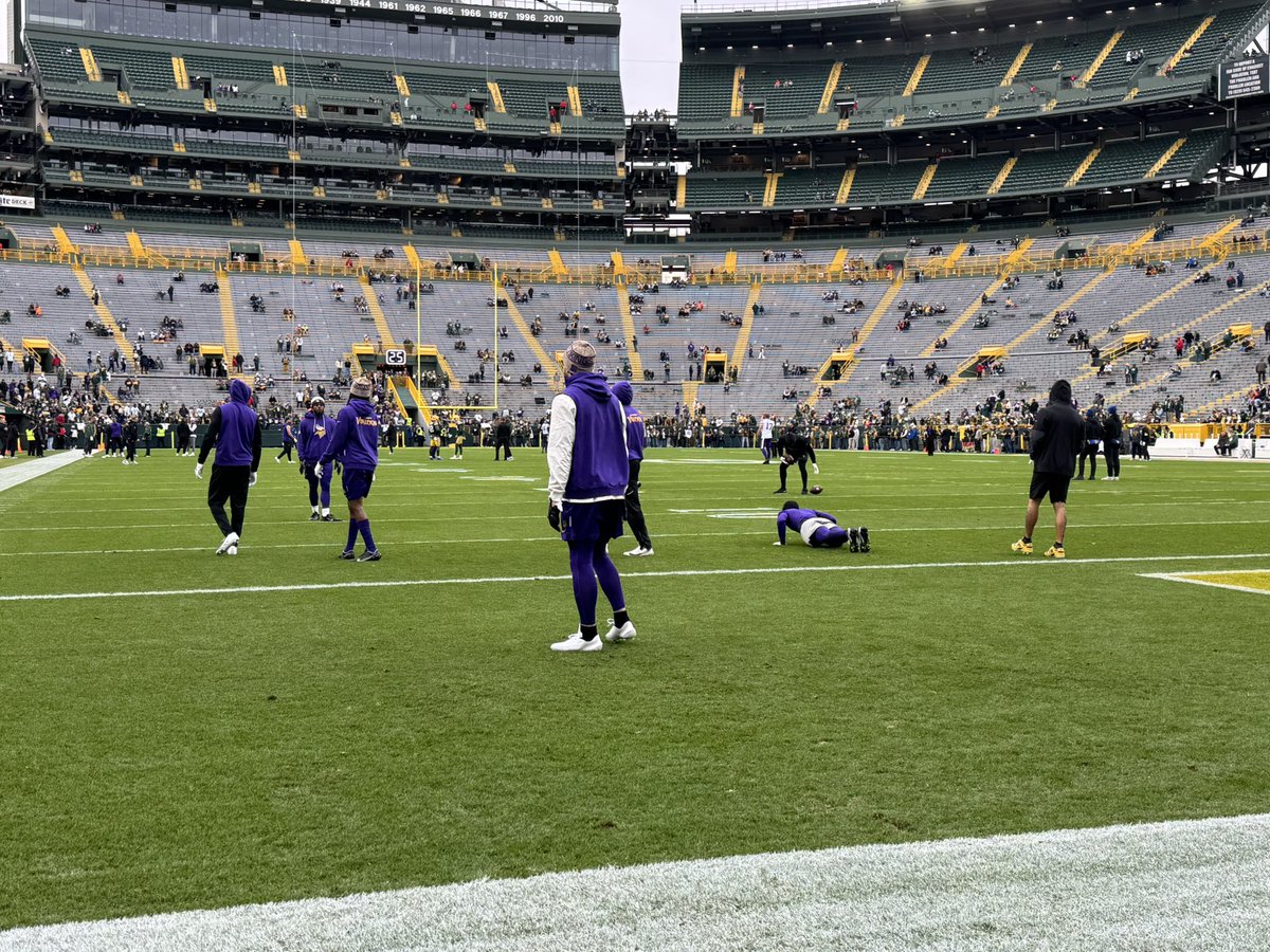 Exciting news. The Vikings have asked me to be their new qb after JJ’s rocky start. Getting some reps in with the boys before my first game