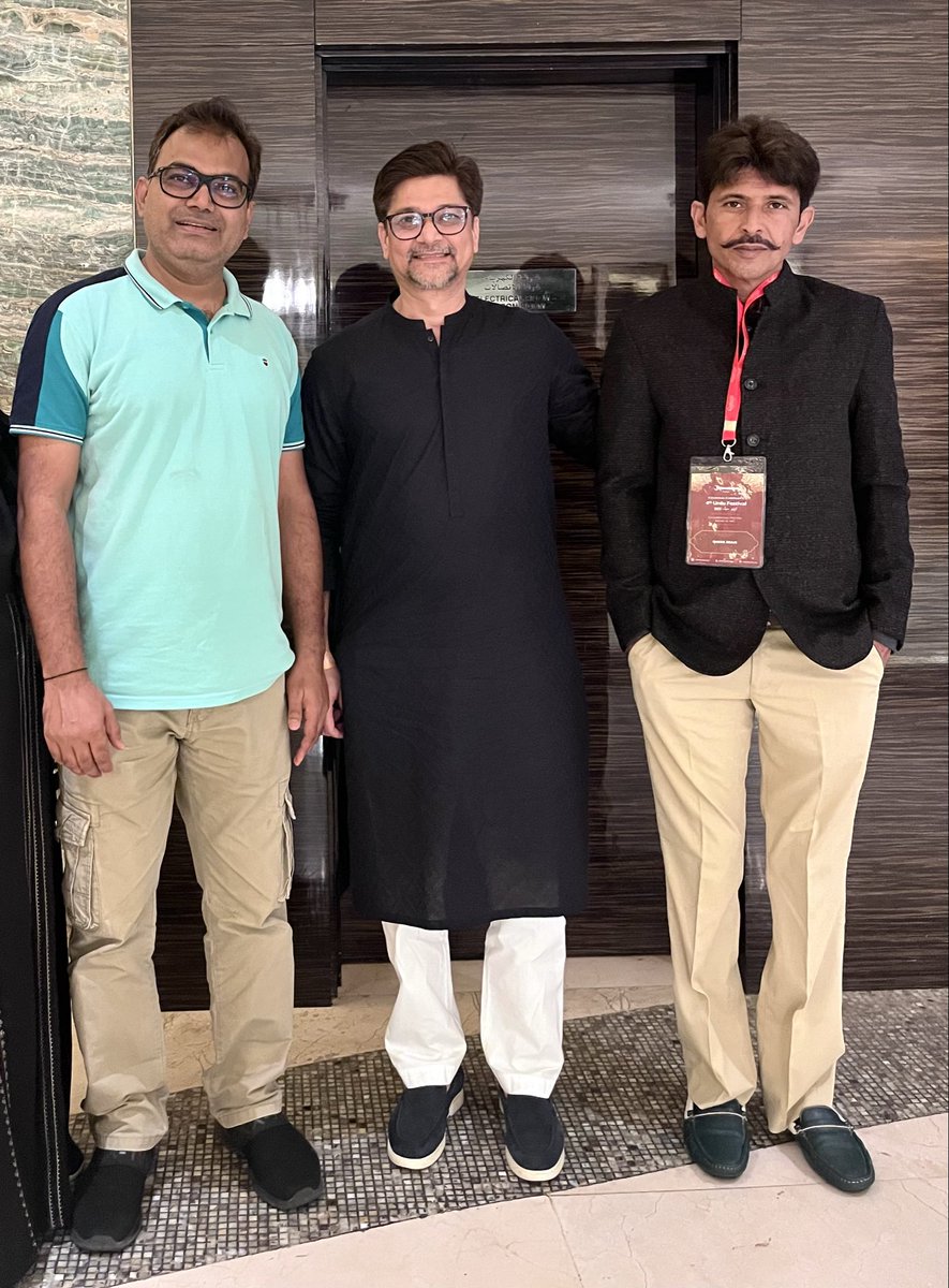 bfaisalkhan's tweet photo. @rjfahad #PuraneGaane har roz sunte sunte aaj finally aap se milne ka mauqa mil hi gaya. Wahi saadgi jaisi ummeed thi. Bahot shukriya Bhai. 😍
Wishing you the best, always! 🤲🏻🙏🏻
#CulturalCarwaan #KadamFM #RJFahad @KadakFM https://t.co/qpMM0gmAdW