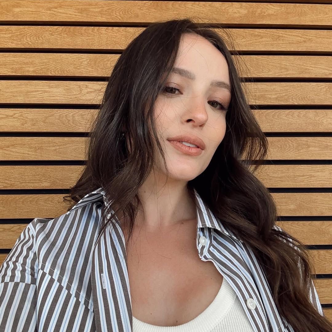 LarissaUpdates's tweet image. Larissa Manoela esclarece como está sua relação com seus Pais e encerra o assunto solicitando um pedido. 🤍

“Eles não frequentam a minha casa, a gente não tem nenhum contato. Eu só queria que isso não fosse o ponto mais importante da entrevista, porque eu estou vivendo um…