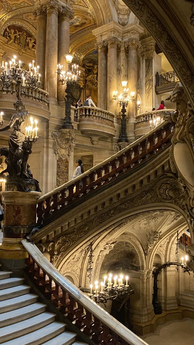 Parisianaes1's tweet image. The beauty of the Paris Opera