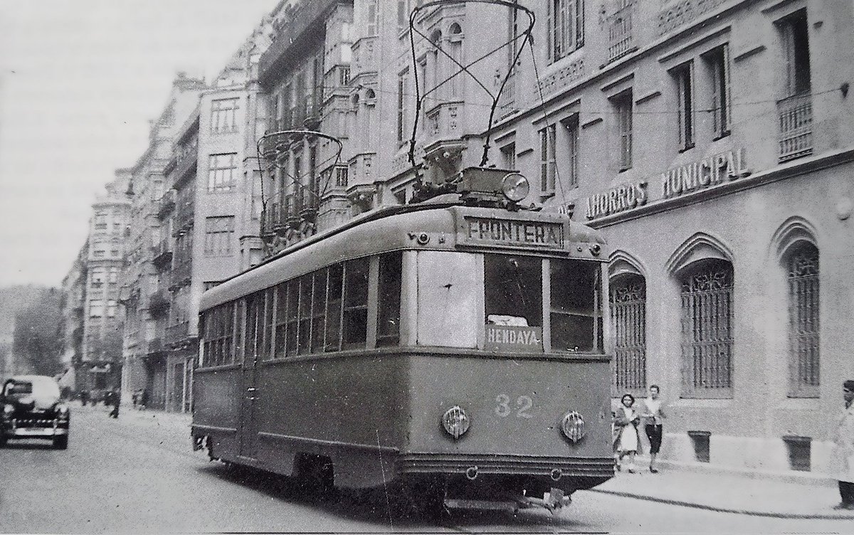 europa_tren's tweet photo. El Topo. El Automotor número 32 en el desparecido recorrido urbano de San Sebastián, año 1952. Foto: Felix Zurita #EuropaTren #instarailtren #ViaEstrecha #ElTopo #DonsotiFrontera #SEFT #Guipuzcoa #Euskadi https://t.co/CbaNzavTj0