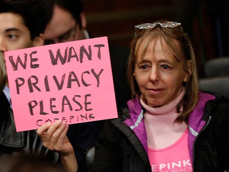 mike_morfii's tweet image. 2013 someone held up a bright pink sign asking for privacy.
2025 @zama and @randhindi finally delivered it onchain.
Encrypted DeFi balances blind auctions private voting confidential medical AI all running on the fhEVM without ever decrypting.
No more trust us bro just math.
Rand…