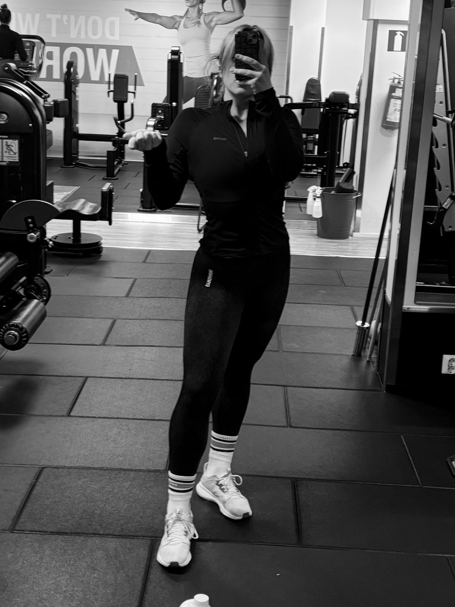 ElinaJasmin tweet media