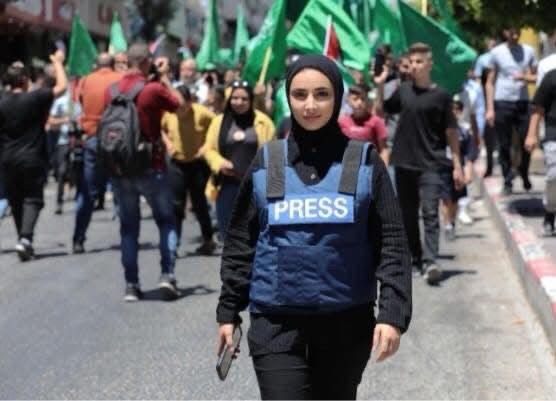 JewarGaza's tweet photo. مع صمت الأنظمه العربيه والتخاذل نجد 
شهادة صادمة للصحفية الاسيرة فرح أبو عياش .. "وضعوني مع الصراصير" تحت الأرض و "عتبانة على زملائي".
متى يستيقظ الضمير العربي ومتى تتحرك الشعوب العربيه والشعب المصري لنصرة أهلنا في فلسطين 
#لا_للتطبيع
#جوار_غزة https://t.co/T2ddKlopSx