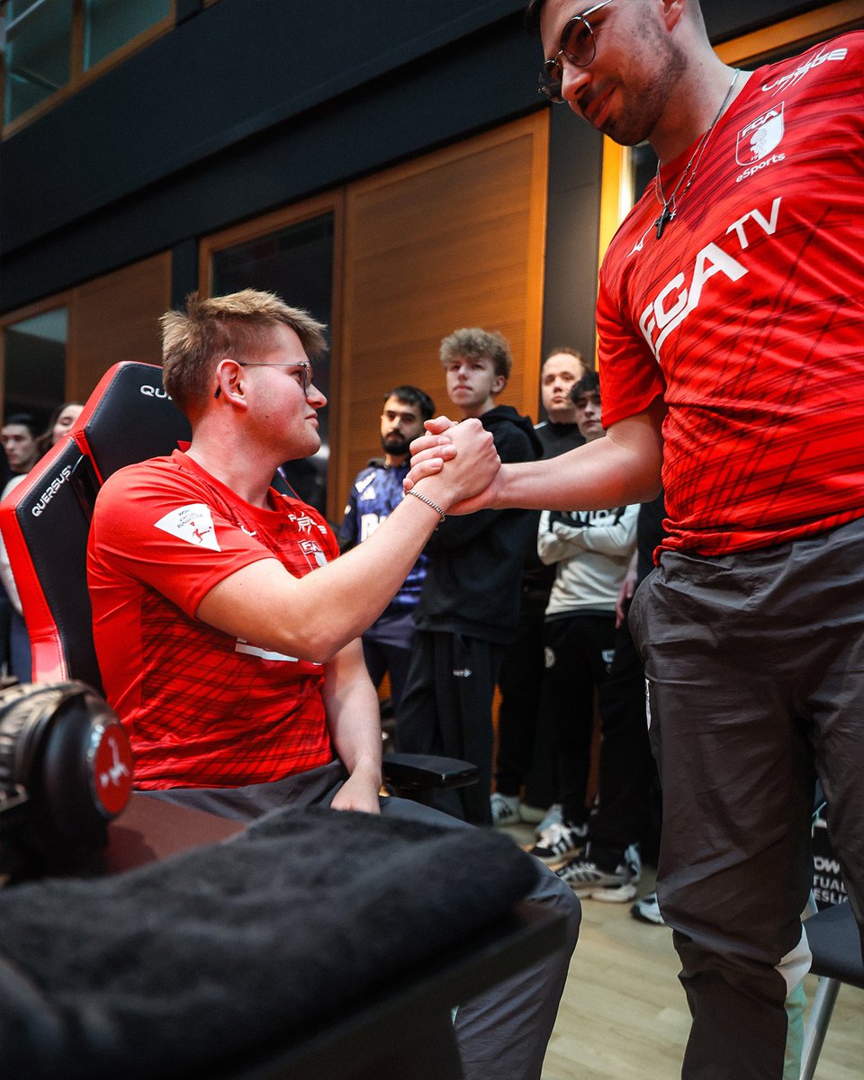 Im Viertelfinale ist Endstation. ❌ Trotzdem: starke Leistung und zwei Bonus-Punkte für die Tabelle! 👏👊

Ergebnisse gegen den #BVB: 
<a href="/yannic0109/">Yannic0109</a> (0:1)
<a href="/RankNiklas/">NiklasRank</a> (1:5)

#FCAeSports #VBL