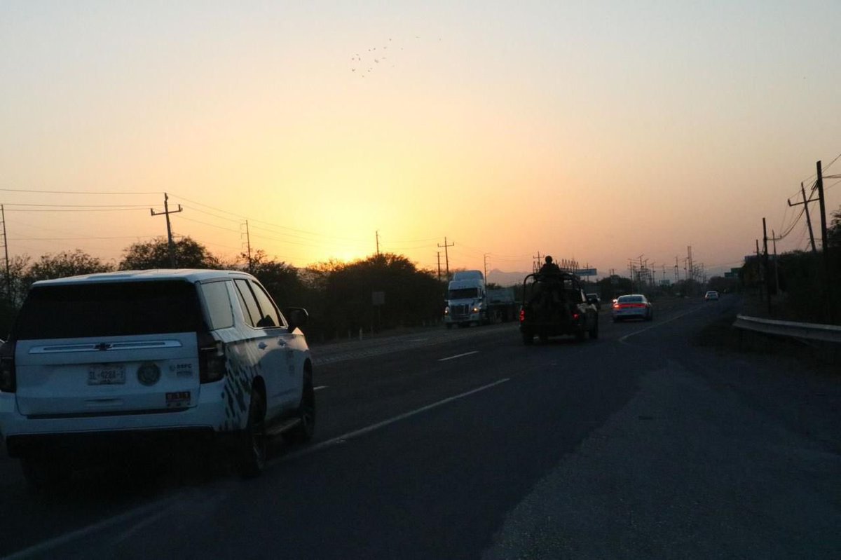 SSPC_SLP's tweet image. ✅ UN POTOSÍ SIN LÍMITES DESTACA POR SER UNA DE LAS ENTIDADES MÁS SEGURAS DEL PAÍS

📌Cada integrante de la #GuardiaCivilEstatal mantiene el compromiso de proteger a la ciudadanía con honestidad, legalidad y profesionalismo.

#SeguridadSinLímites #SeguridadConfianzaYPaz