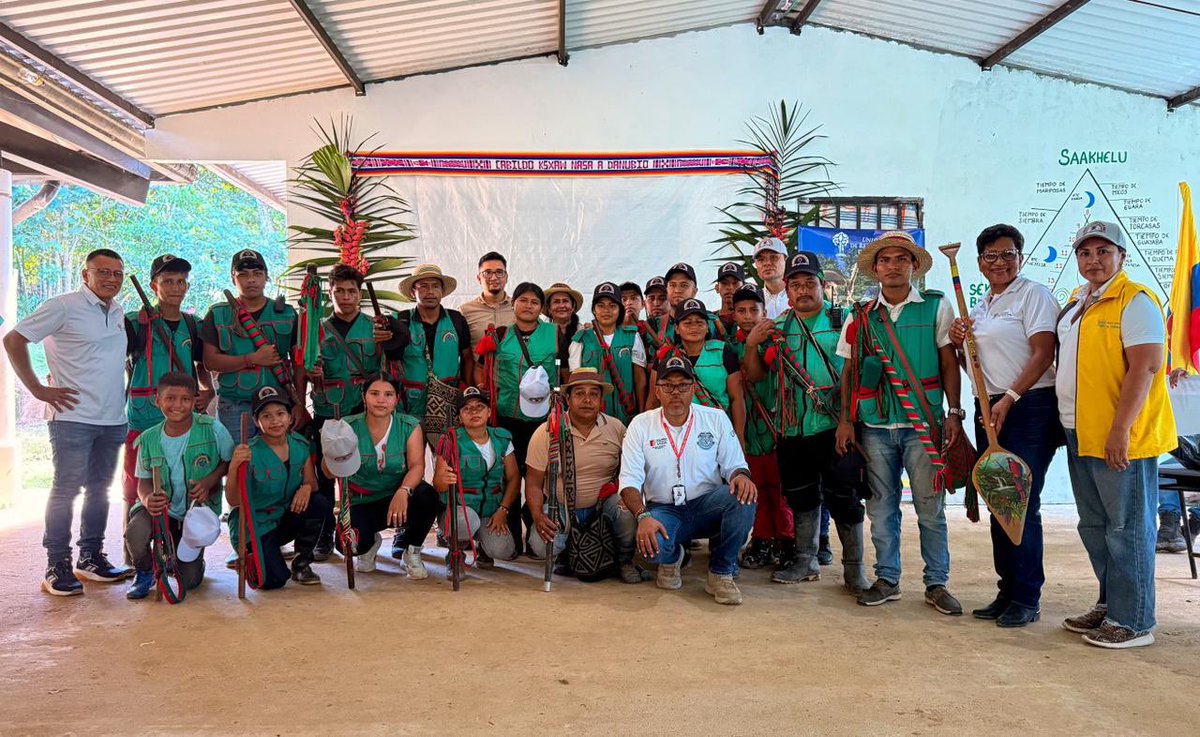 URestitucion's tweet photo. ✅La #URT también entregó un reconocimiento a la Guardia Indígena, por su invaluable labor y acompañamiento en el territorio, fundamental para avanzar en nuestra misión de restituir la tierra a las comunidades y garantizar procesos seguros y participativos. https://t.co/DqmMAiaQTz