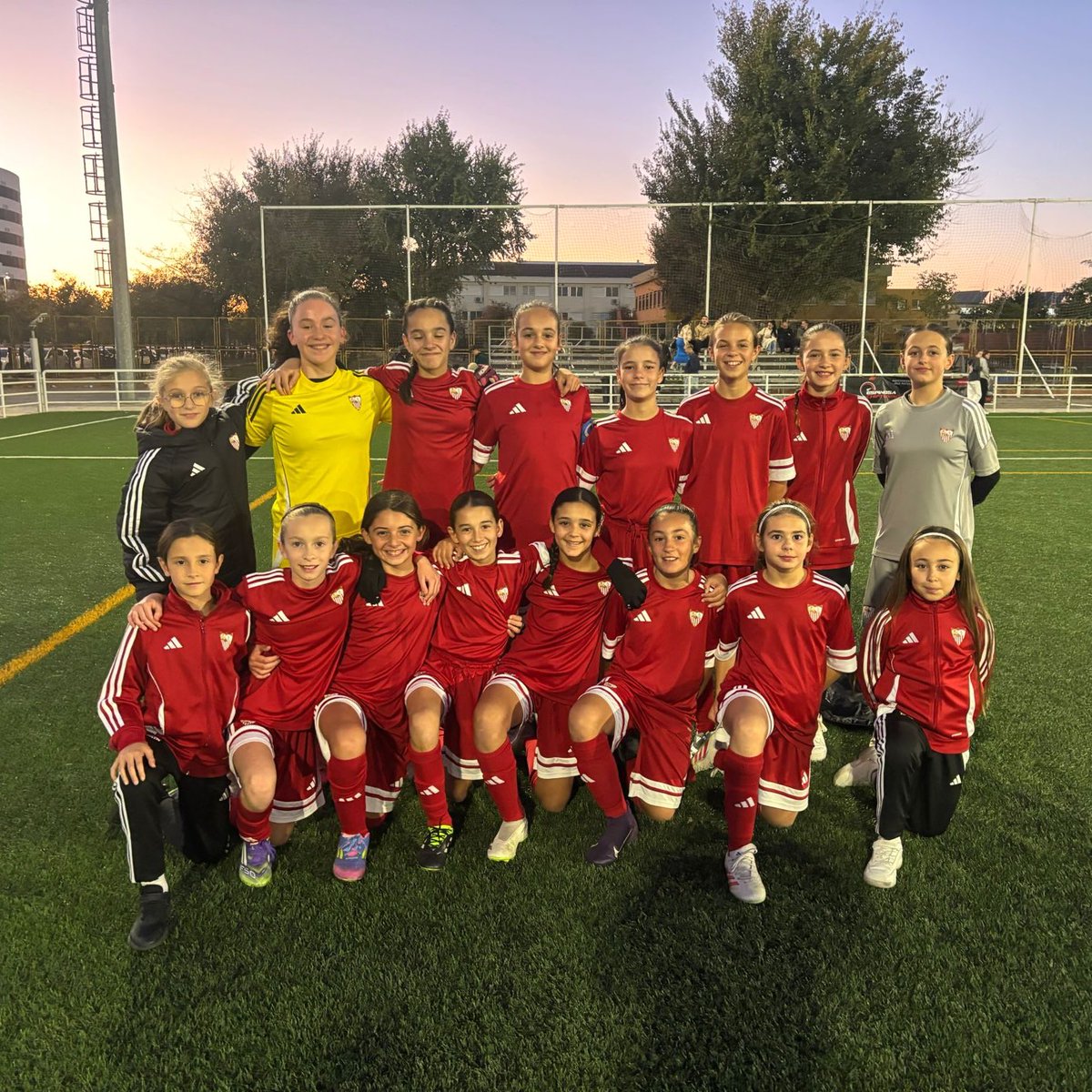 CANTERA | Triunfo para las de <a href="/JustoAnzuga3/">Justo Anzuga</a> en la 3ª Andaluza Alevín masculina a domicilio este fin de semana. 👏

Torreblanca CF 2-5 #SevillaFCFem Alevín ⚪️🔴

⚽️⚽️ Elisa 
⚽️ Lidia, Nora y Valeria. 

#CanteraSevillaFC