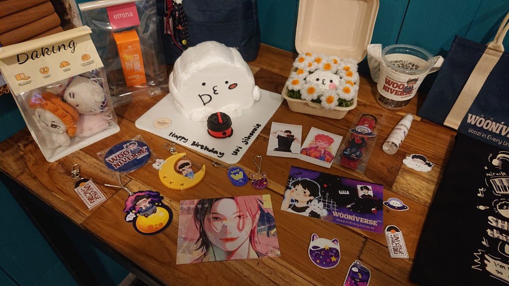 HFanttaa's tweet image. Agak khawatir sama weekend ini krn tbtb jdwl sibuk wkwk
Sabtunya workshop+noraebangan #InEveryWooniverse bareng @wishforwoozi, Minggunya playdate sama adik bareng @sinomanmw, trus main versi orang gedenya bareng @SebongIAm wkwk happy, aku happy banget:')🥰💖tengkiuuu💕