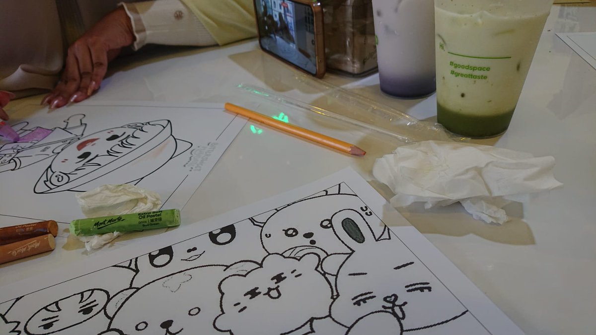 HFanttaa's tweet image. Agak khawatir sama weekend ini krn tbtb jdwl sibuk wkwk
Sabtunya workshop+noraebangan #InEveryWooniverse bareng @wishforwoozi, Minggunya playdate sama adik bareng @sinomanmw, trus main versi orang gedenya bareng @SebongIAm wkwk happy, aku happy banget:')🥰💖tengkiuuu💕