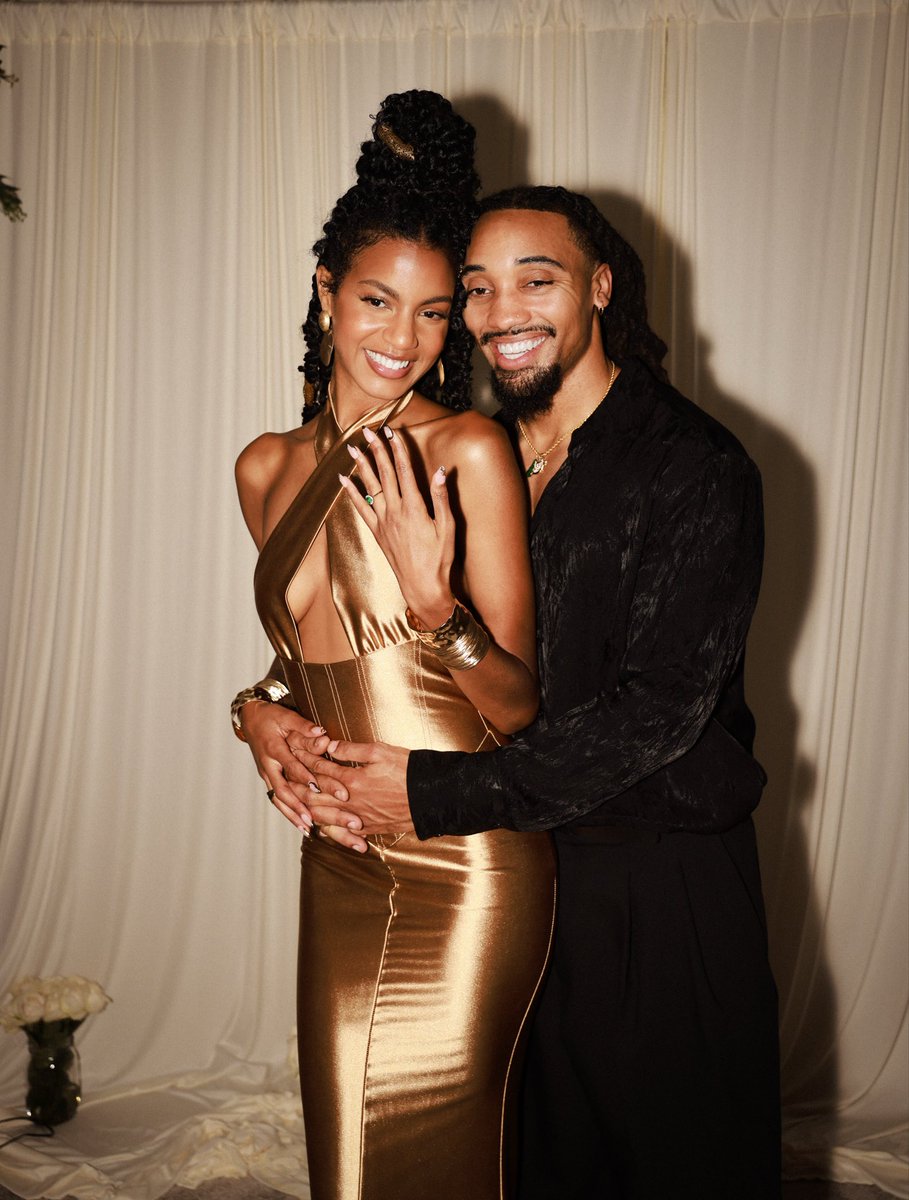 EboneeDavis's tweet image. He proposed. 💍✨🥺

We’ve held this moment sacred over the past week as we integrated this initiation into Divine Union. On 11/15/25 what began as a simple birthday dinner transformed into a surprise proposal, and I had the honor of saying “yes” as our loved ones stood witness🤍