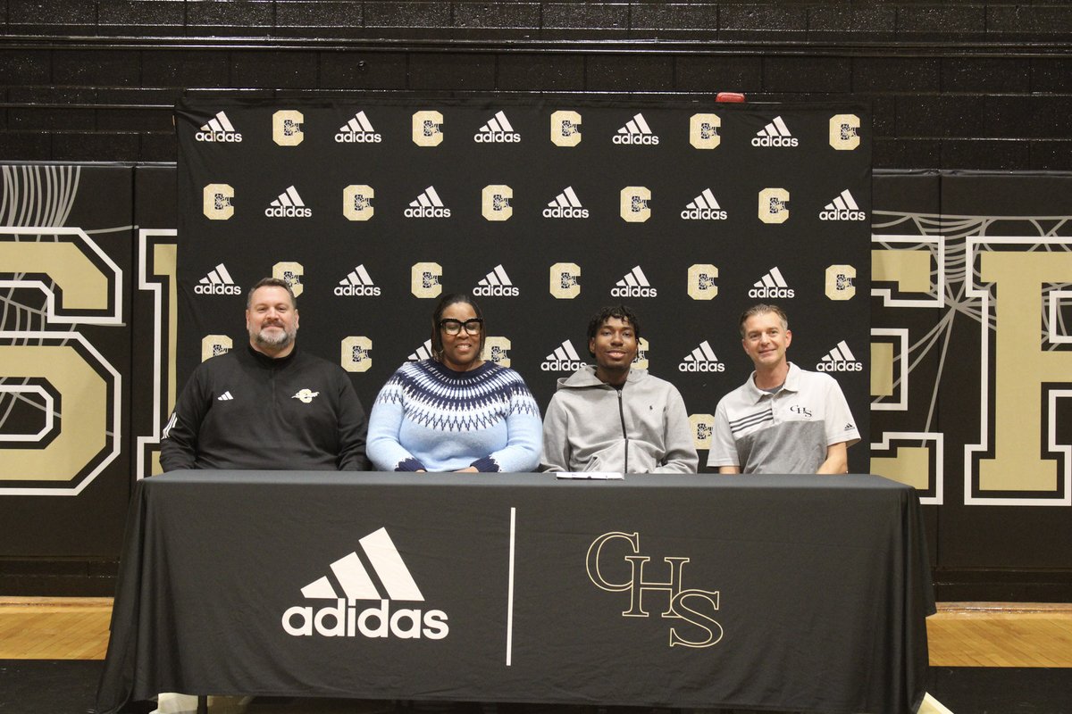 KruegerBarrett's tweet image. Congrats to our guy at Spiders Basketball, 6-6 Senior Forward Jabari “Big” Byrd, on signing his NLI to attend ⁦@SandhillsCC⁩ next season.  The Flyers are getting a good one!  Proud of you Bari!  ⁦@_CHSathletics⁩ ⁦@SpiderNationCHS⁩ ⁦⁦@Spider_Boosters⁩