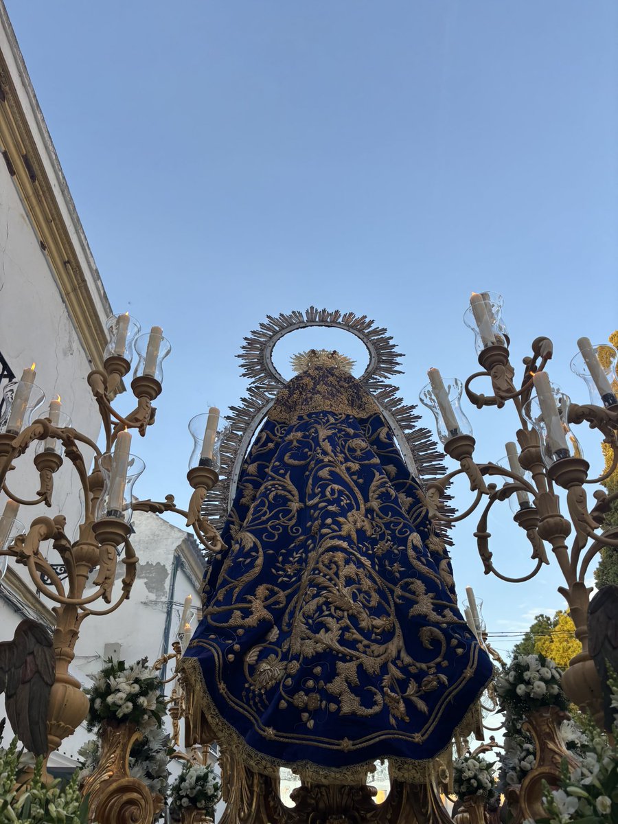 💙 Las vistas que tenemos hoy no están mal, ¿verdad?

🪡 ¡Una auténtica obra de arte de las Hermanas Antúnez!

📲 #AMALaMúsica <a href="/AsSocorroUtrera/">Asociación Socorro Utrera</a>