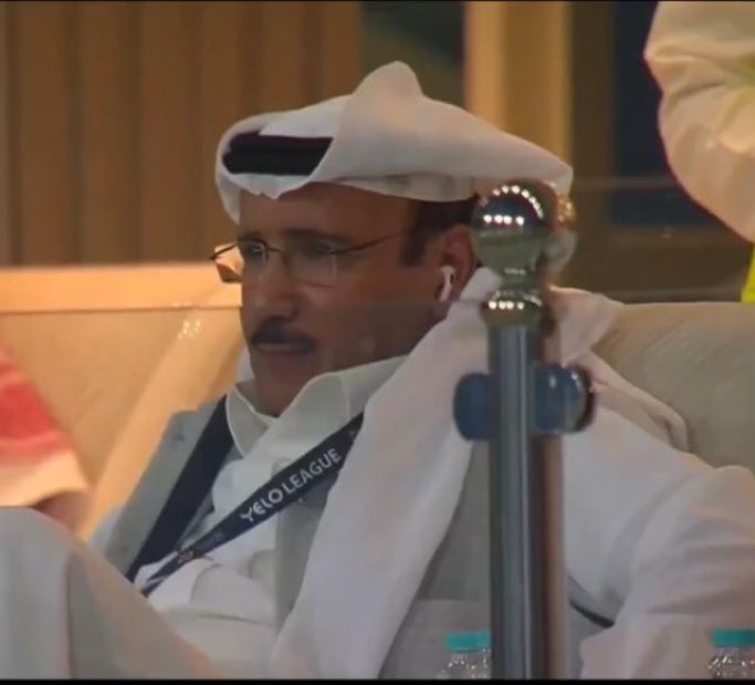 هبوط .. فشل في يلو 

متى سيستقيل؟ هل هو راضي بالوضع عشان يبقى؟ لا يمكن لمن هدم بأن يعود للبناء، فشل تام على كافة الأصعدة

الجملة المعتادة من جمهور الرائد في كل مباراة " ارحل يالمطوع " 

لكن لازال متشبث بكرسي الرئاسة .. أتمنى أن تتدخل وزارة الرياضة كما حدث لنادي الوحدة.