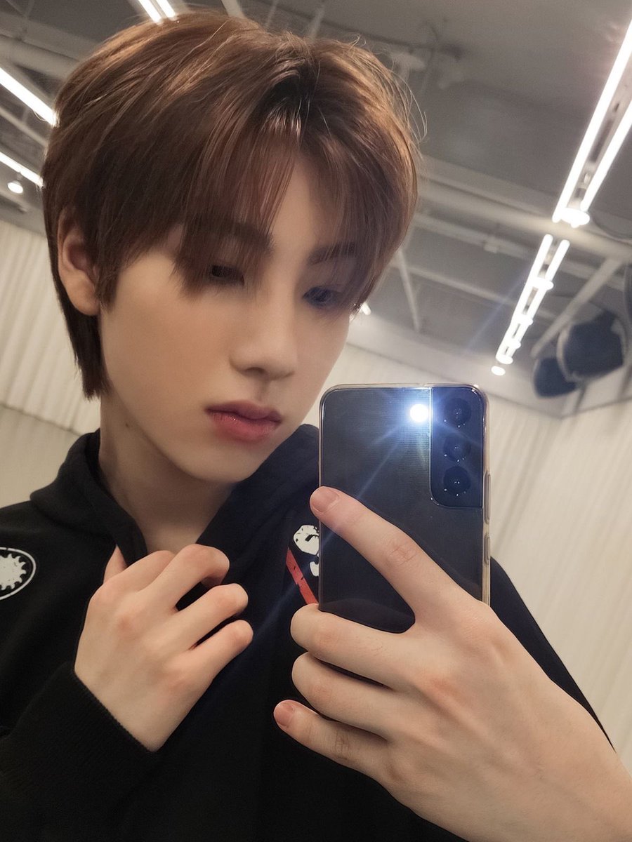 Livibear474's tweet photo. somebodies mogging ???? (¬_¬) -☆*:・ﾟ
#ARrCerSelcaDay #ARrC #아크 #ANDY https://t.co/k0t6drq5IJ