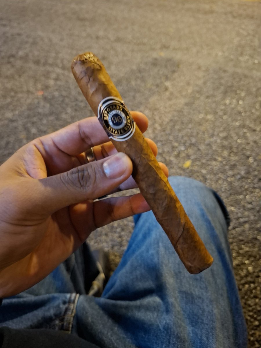haifprogram's tweet image. THERE'S A WAVE CHECK IN THE CITY
BRINGING MOTION, CAN YOU FEEL ME!

Cigar: Reposado 96 Estate Colorado (Nicaragua| Handmade)
Size: Toro

#cigar #nicaraguancigar #reposado96estatecolorado #reposado96