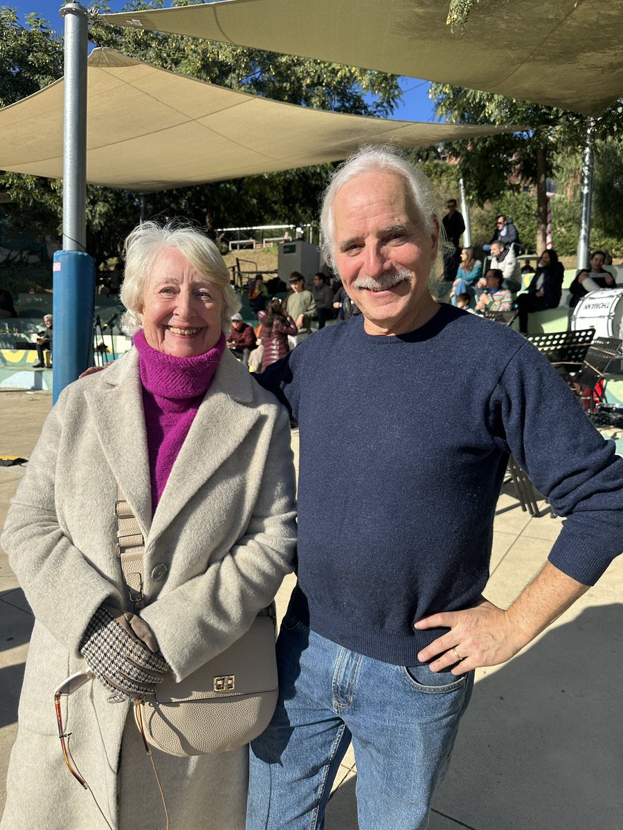asb_alumni's tweet photo. We love seeing @ASBschool alumni return for our annual events! Thank you for joining us at yesterday’s Winter Bazaar, hosted by our Parents Association. 🌲
#ASBalumni
#ASBcommunity https://t.co/B2tqDyOFez
