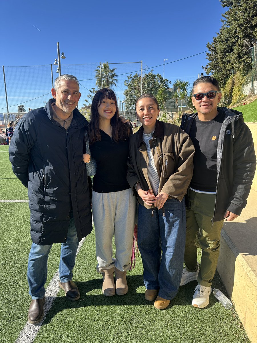 asb_alumni's tweet photo. We love seeing @ASBschool alumni return for our annual events! Thank you for joining us at yesterday’s Winter Bazaar, hosted by our Parents Association. 🌲
#ASBalumni
#ASBcommunity https://t.co/B2tqDyOFez