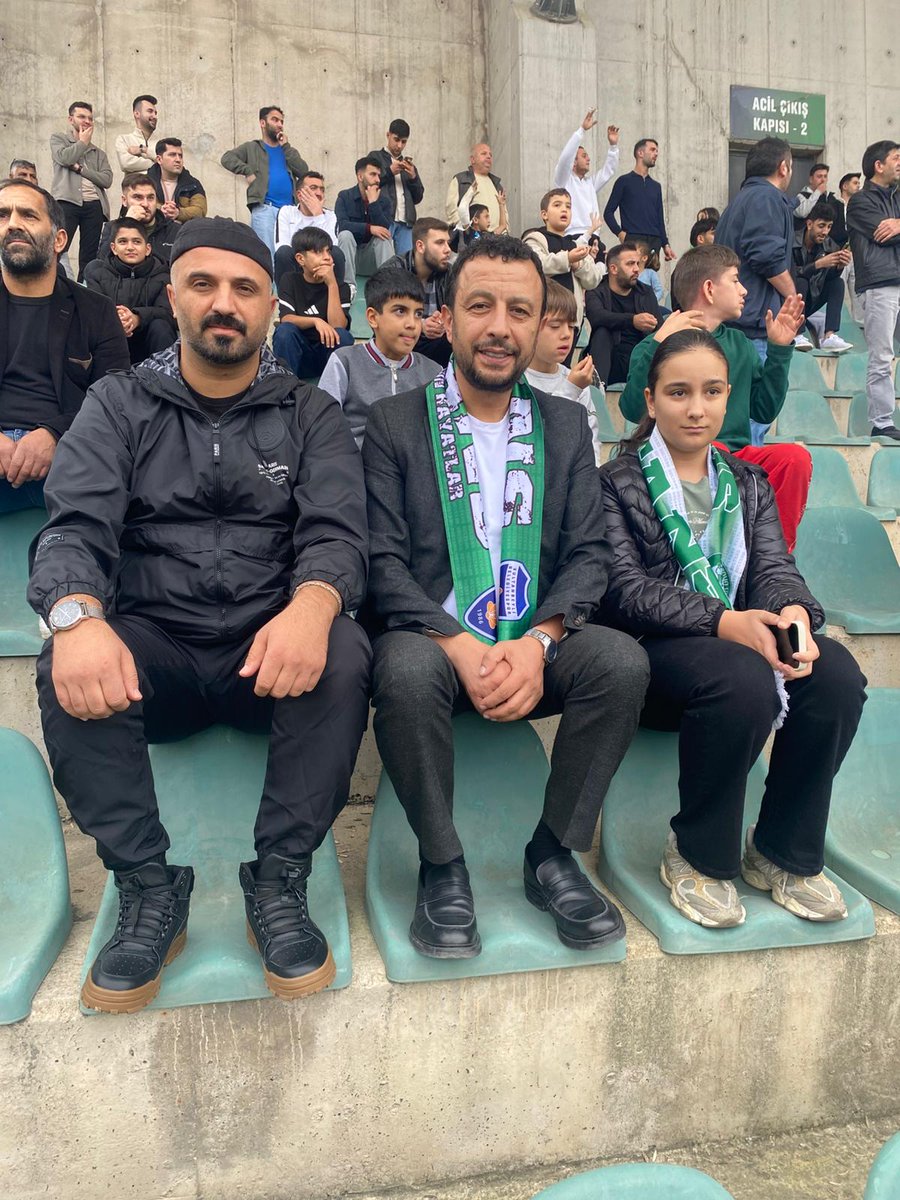 Bugün Sultanbeyli belediyesi spor kulübümüzün Gölcüksporla oynadığı maça Gnl bşkn yrd.Sayın  <a href="/HarunPalaaa/">HARUN PALA</a> MGD ilçe başkanımız Sayın Tarık ÖZER ve yönetim kurlu ile katılım sağladık . Bizi misafir eden @sultanstaraftargrubu derneği başkanı  #EnesYalduza  , yönetimine teşkkr ederiz