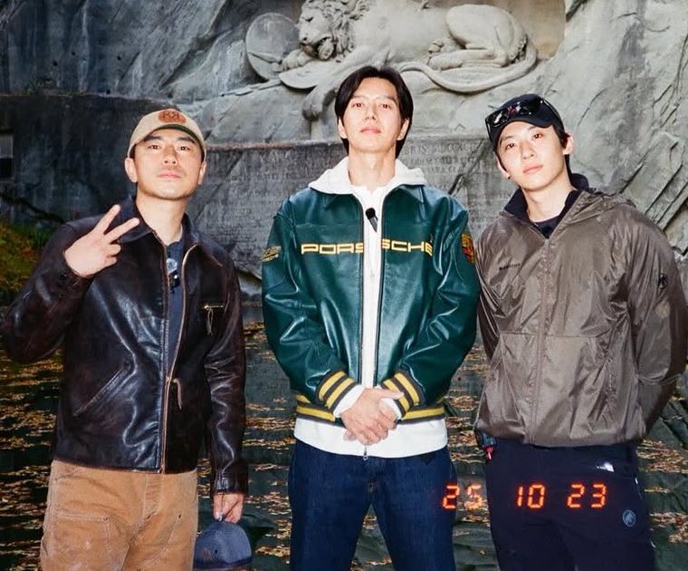 limdex07's tweet photo. 스위스편 왤케 재밋거 힐링이니..
덱씨는 여전히 잘생겻구나,,,
세명조합 좋다 또 해외여행가줘요 대리만족〰️🩶 https://t.co/5ZzDIivKhR