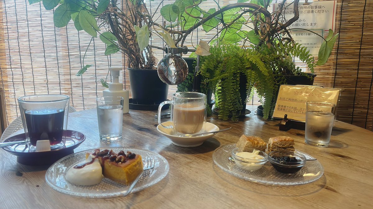 kieu_nr_'s tweet photo. 少し前に行ったカフェかわいかった
スコーンの割れたの狼の口って言うの
かわいすぎない？ https://t.co/4aEwItJIeX