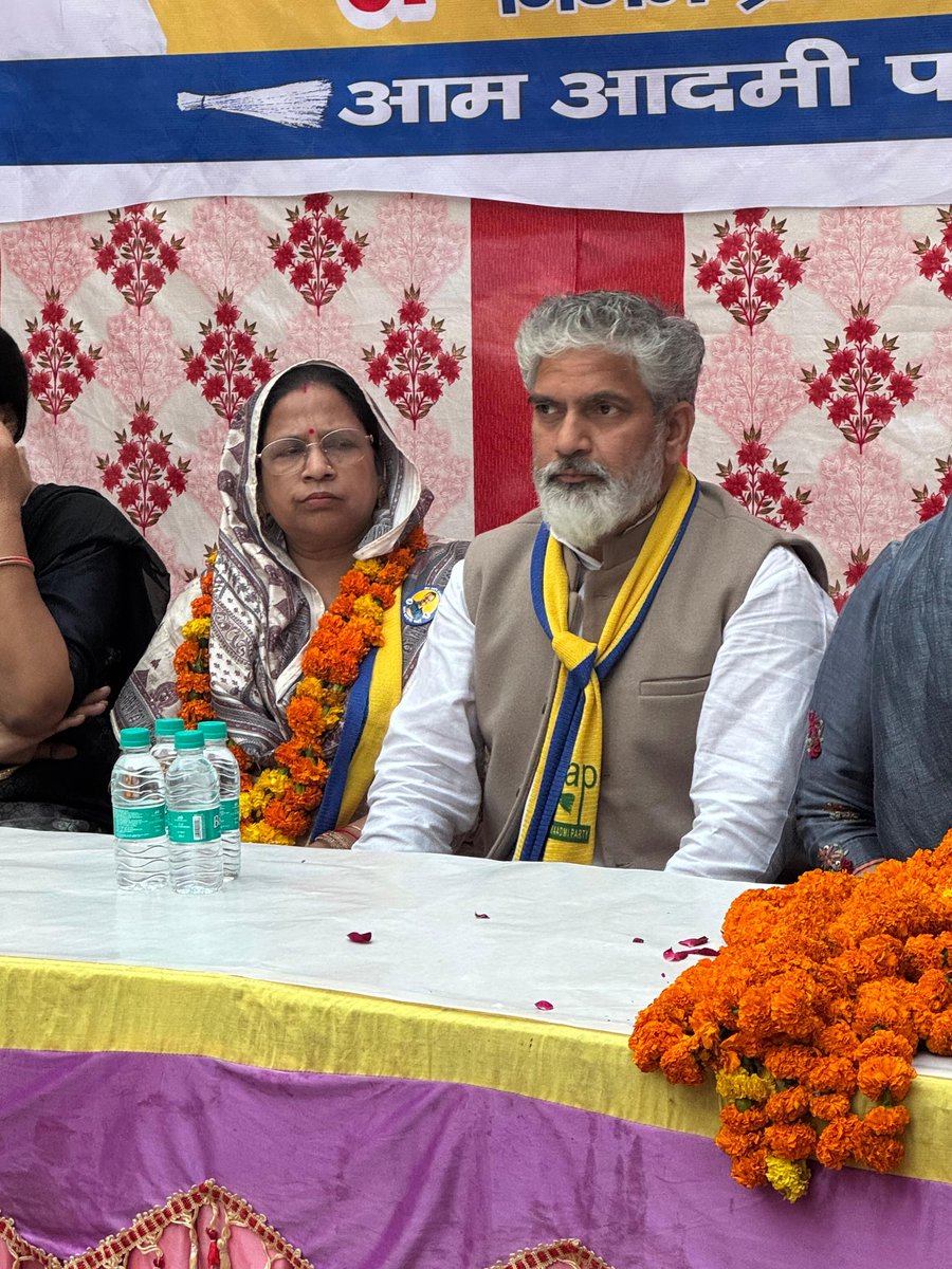 NeetuChauhan128's tweet image. आज शाम जय विहार में जनसंवाद किया 🙏
लोगों का समर्थन और सुझाव बेहद प्रेरणादायक रहे।

— नीतू केशव चौहान, AAP 🧹
वार्ड 128 दिचाऊँ कलां
@ArvindKejriwal @MahinderMla @Saurabh_MLAgk