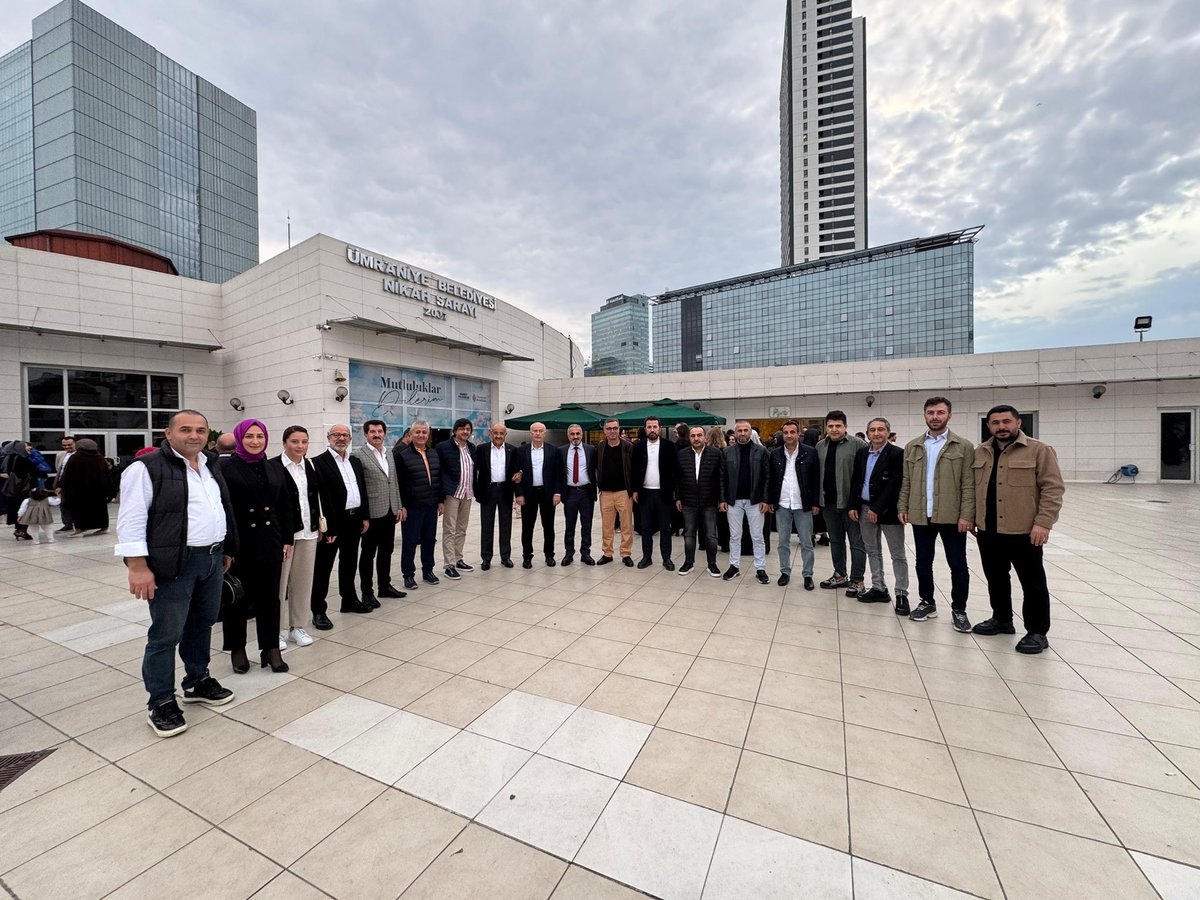 eyupilceakparti's tweet image. Başkanımız @Muhmmtvanlioglu ve teşkilatımız ile birlikte, Yönetim Kurulu Üyemiz, kıymetli abimiz Ali Yaman’ın kızının nikah akdine şahitlik ettik.  

Buse ve Emir kardeşimizi tebrik eder, bir ömür mutluluk, huzur ve sağlık dileriz.

Rabbim iki cihan saadeti nasip etsin.…