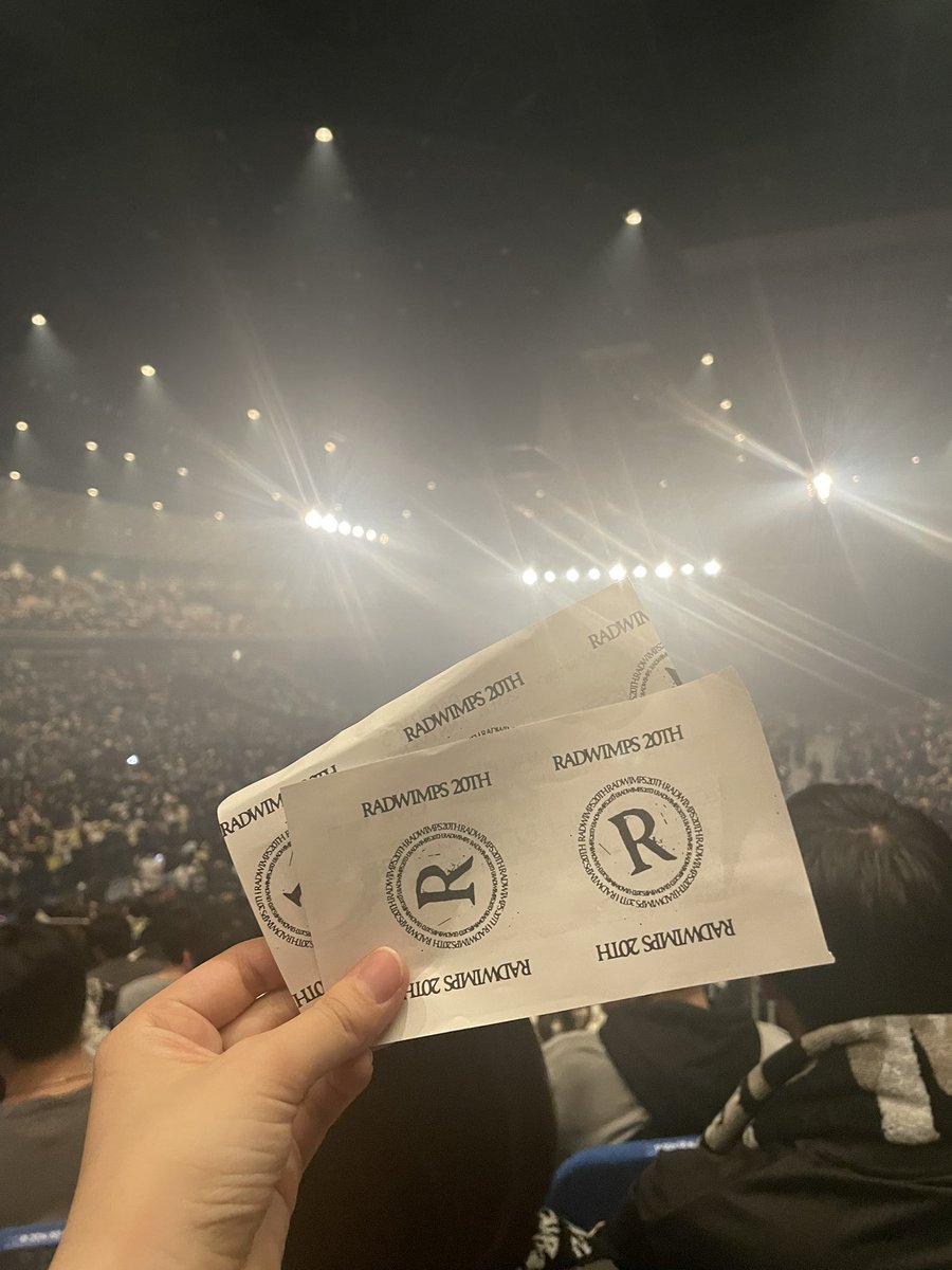 kuuroo_rad's tweet photo. とってもとってもよかった！
初Vaundyも二週間聴き込んで挑んだから全部わかる曲だったし、RADのメジャーデビュー20年の記念する日に参戦できたのもとてもよかった！
やっぱりRADが1番好き！ 

#RADWIMPS20th_TOUR https://t.co/wp0tRES2cP