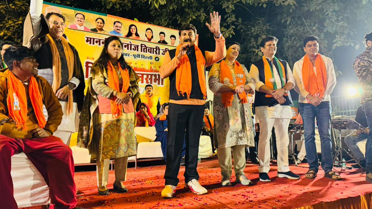 ManojTiwariMP's tweet photo. दिल्ली नगर निगम उप-चुनाव 2025 के तहत ग्रेटर कैलाश वार्ड से भाजपा निगम प्रत्याशी श्रीमती अंजुम मंडल के समर्थन में आयोजित जनसभा को संबोधित किया।

जनता का उत्साह ये स्पष्ट संदेश दे रहा है कि ग्रेटर कैलाश विकास ,सुशासन और #MissionViksitDelhi के लिए भाजपा के साथ खड़ा है।

#MissionViksitDelhi