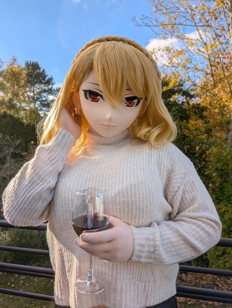 Would you like to join me for a glass of wine?
📸 <a href="/Qyubikigu/">Qyubi Kigu</a> 
#kigurumi #着ぐるみ