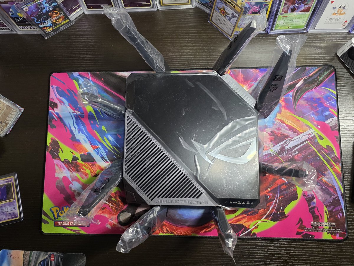 ScrumbopulousX's tweet image. I ordered a new router and they sent me a literal spaceship. WHY IS THIS SO HUGE?!?!?! 🤣😂 151 poster collection for scale 

Where am I supposed to put this?! 🤣😂🤣 I&apos;m dying laughing so hard right now hahahahaha