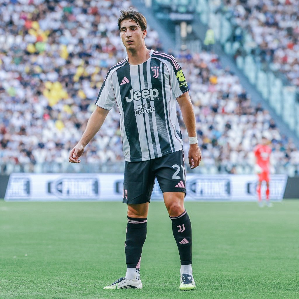 RiccardoMeloni4's tweet image. Un altro dato significativo da #FiorentinaJuve è quello sui Passaggi Chiave (intesi come passaggi che portano direttamente al tiro di un compagno):

Locatelli: 0️⃣
Thuram: 0️⃣
Kostic: 0️⃣
Cambiaso: 0️⃣

Miretti (entrato al 66&apos;): 2️⃣