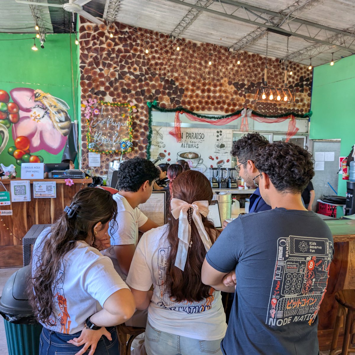 beBOPcommunity's tweet image. Our CTO improvising a #bebop workshop for curious and smart kids from @NodeNationSV at @EconomiaBtc in @BitcoinBerlinSV!

#FreeSoftware is better built by communities! Thanks @PupusasG for the connections, glad you loved the chocolate as much as we enjoyed the pupusas 🇨🇭🇸🇻