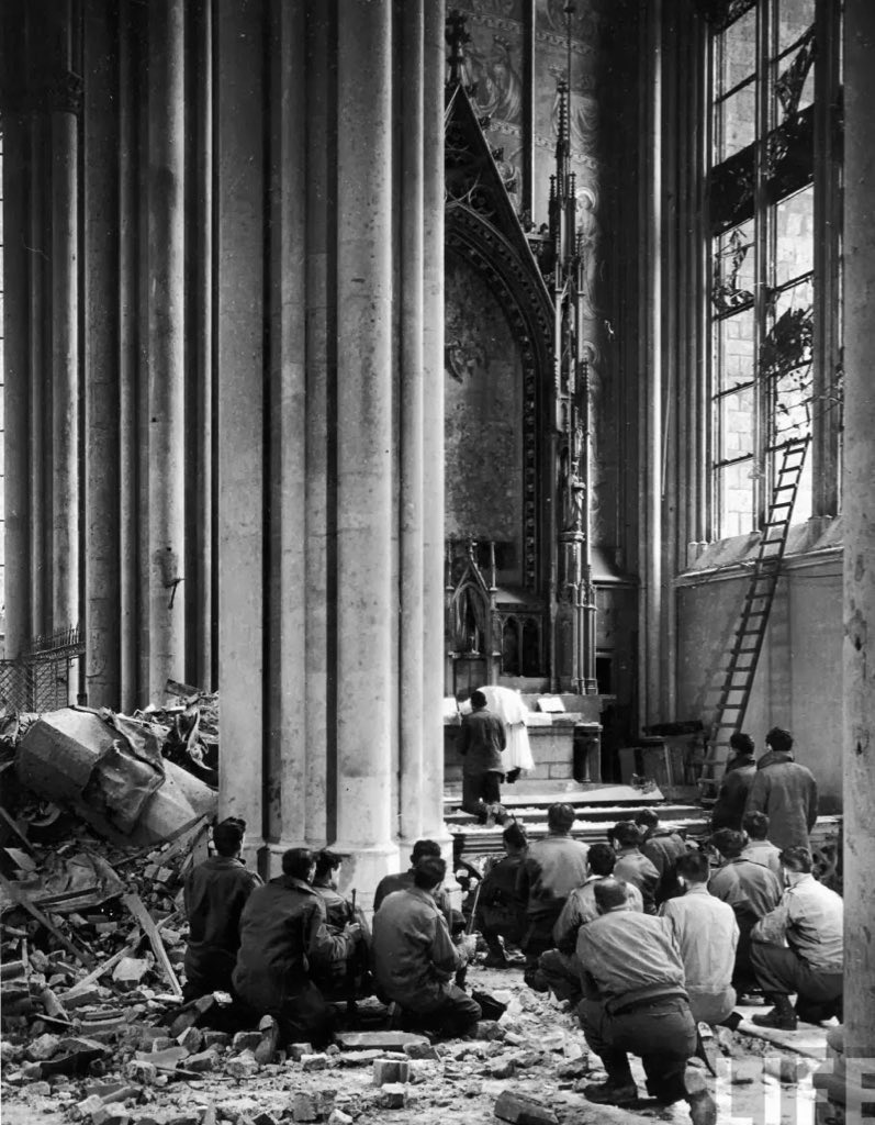 Tú reinarás toda la vida,
trabajaremos con gran fe
por realizar y ver cumplida
la gran promesa: ¡Reinaré!

¡Viva Cristo Rey!