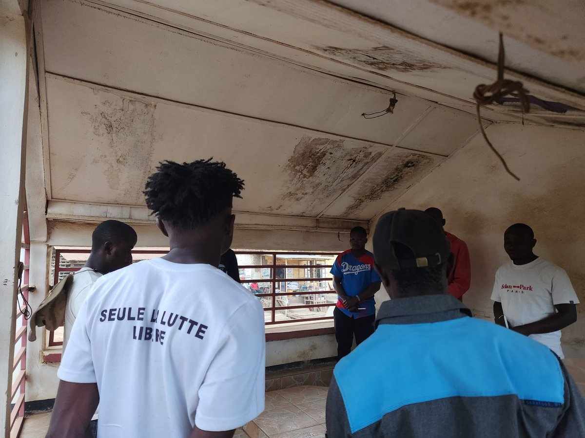 luchaRDC's tweet image. Il y a 6 ans, notre camarade Obadi Muhindo était abattu lors d’une manifestation pacifique contre les massacres à #Beni. Ce dimanche, nous nous sommes recueillis sur sa tombe pour lui rendre hommage.
Nous ne l’oublions pas et poursuivons son combat pour un Congo🇨🇩 Nouveau.