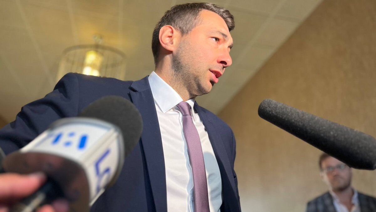 hassinhadi's tweet photo. 🚨🚨 Le député @GClicheRivard brise le silence sur le départ de @vmarissal.

« Vincent Marissal est un proche, un ami. [...] Vincent et moi faisions la route ensemble vers Québec chaque semaine depuis mon arrivée en politique, il connaît ma famille. [...] Mais, aujourd’hui, je me sens profondément trahi. Trahi par un manque de loyauté, de transparence, d’intégrité, des valeurs qui sont au coeur de la personne que je suis. Trahi par son choix d’abandonner, trahi par sa décision de négocier en catimini avec le PQ, trahi par le fait que tout cela se passait dans notre dos au moment même où on menait encore des combats politiques communs. »