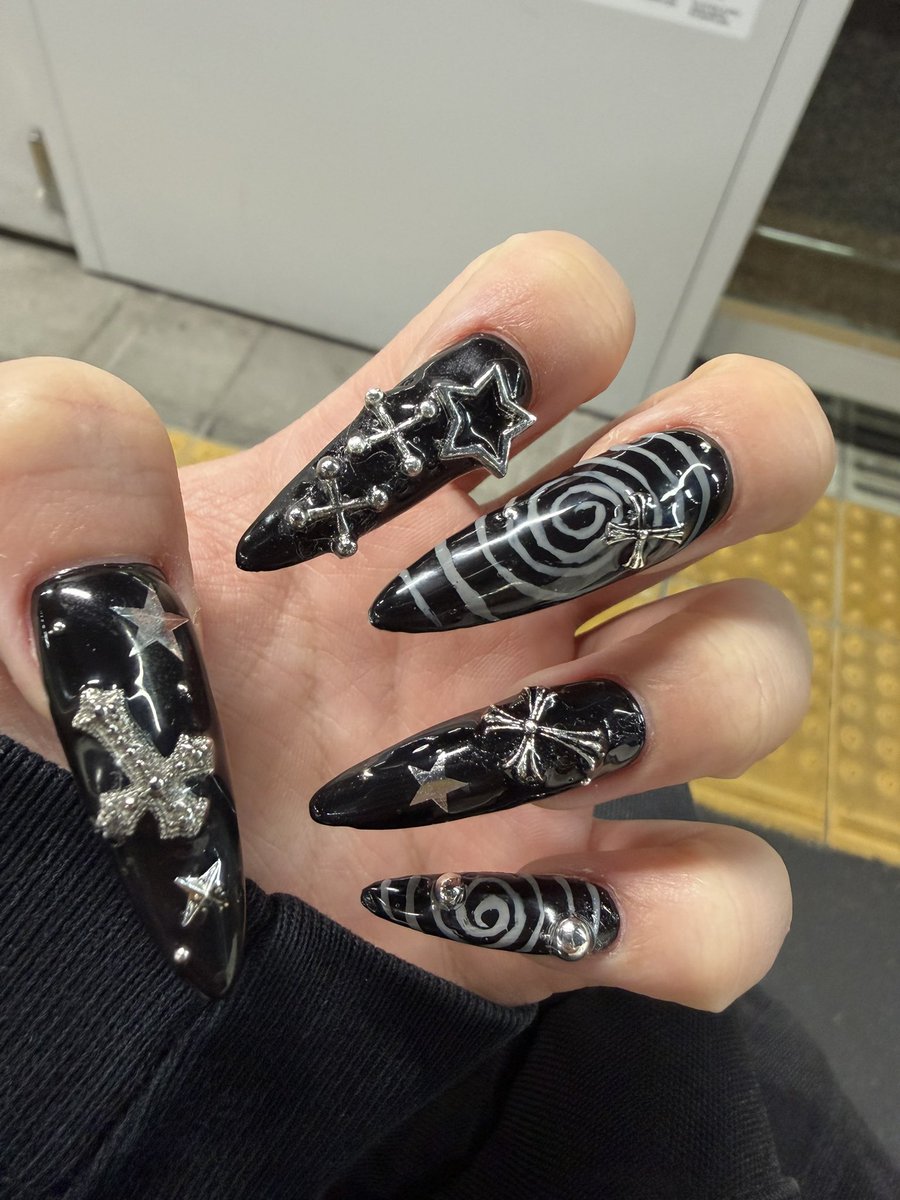 wani____m2's tweet image. そういえばわにいます
びたさんバースデー最終日‼️
4peepsのれんさんもいる‼️

お祝いするドン‼️
(全然関係ないNEWネイルです^_^)

2時間前にツイートしようと思って忘れてました