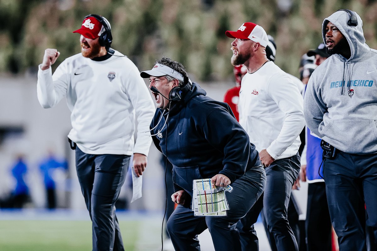 UNMLoboFB's tweet image. What a moment in the 4th quarter‼️👏🗣️

#GoLobos | 🐺⬆️