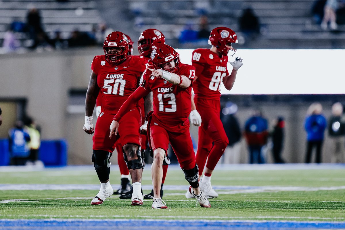 UNMLoboFB's tweet image. What a moment in the 4th quarter‼️👏🗣️

#GoLobos | 🐺⬆️