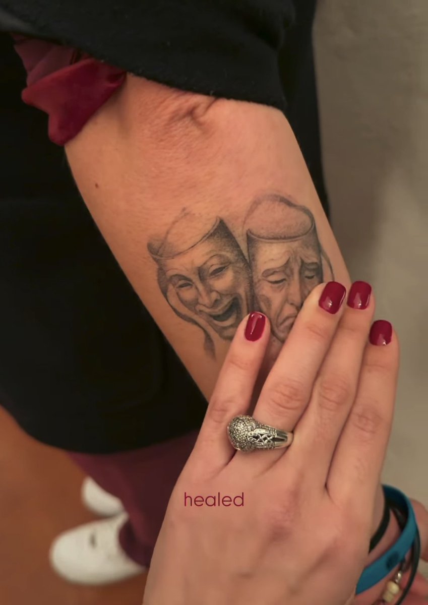 CormenkoIsReal_'s tweet image. The way she&apos;s touching this healed tattoo......
#zeudiners

instagram.com/stories/zeudi.…