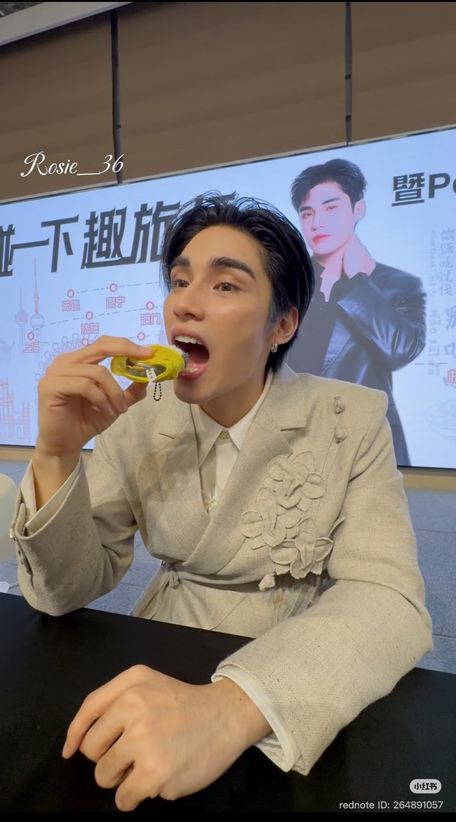 Masheall99's tweet image. 😭😭🤏🏻
FAN SIGNING EVENT WITH POOM
#Poom1stFansignatNingbo 
#poompps