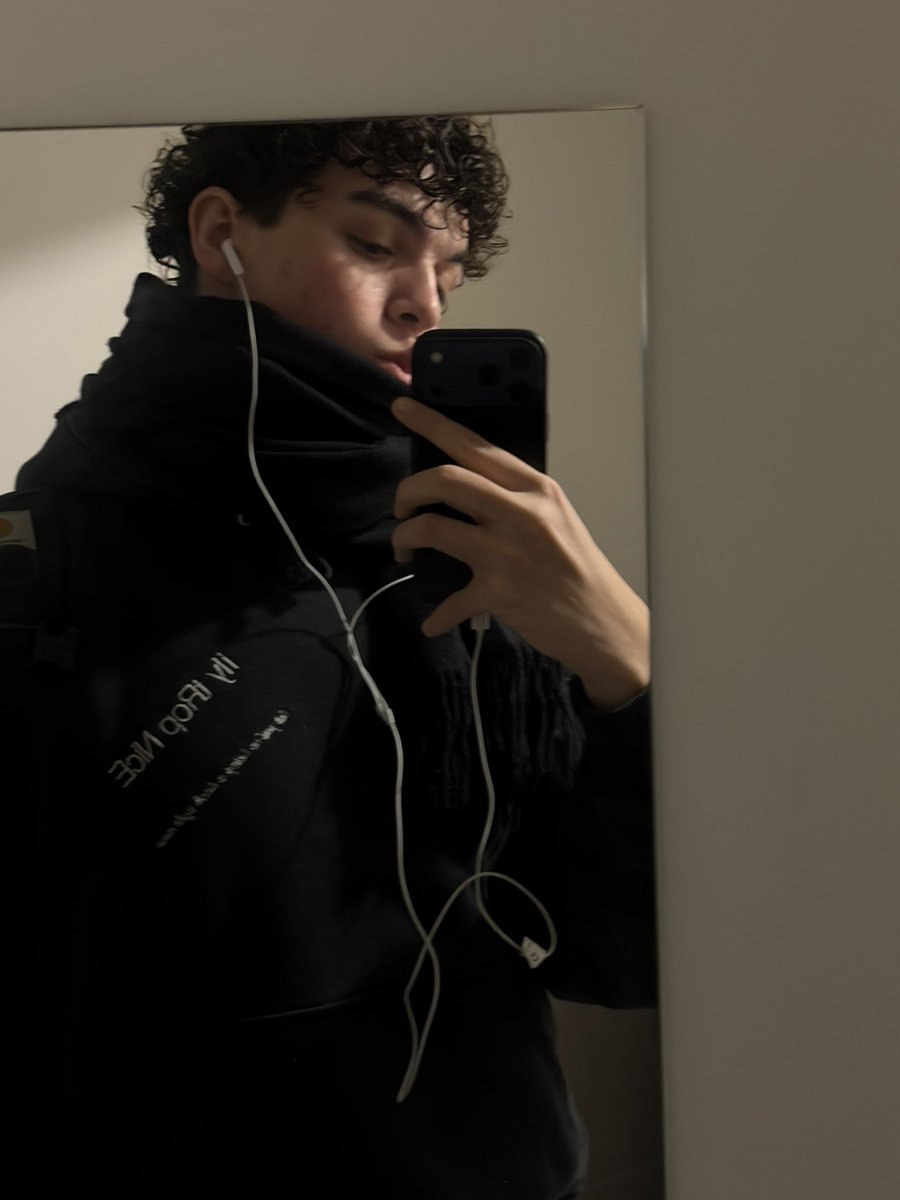 Il fait trop froid c’est de la folie  #LGBTQIANovemberHaters