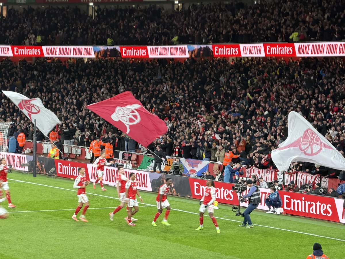 laythy29's tweet image. Goooooaaaal! Arsenal 2-0 Spurs: Eberechie Eze doubles the Gunners lead as the Emirates erupts in deep joy