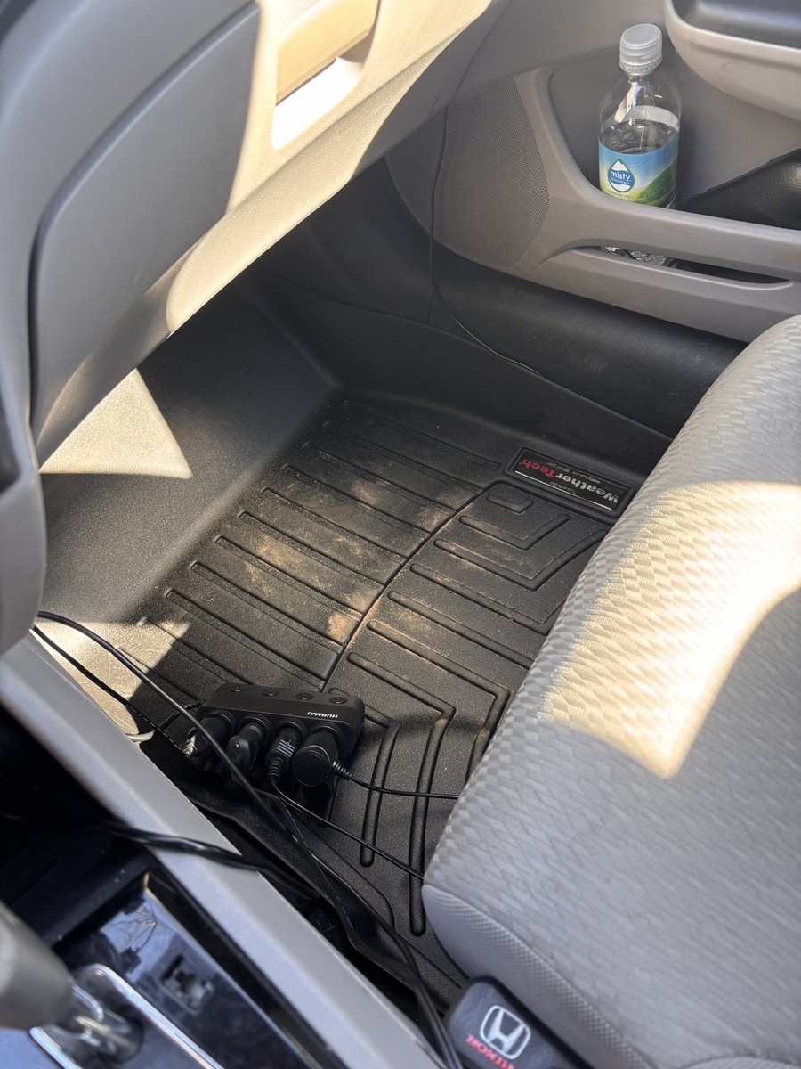Thorntonk_25's tweet image. Thank you @weathertech for the new floormatsAs you can see they’re coming quite in handy! 

#2015hondacivic #sedanfloormats #honda
