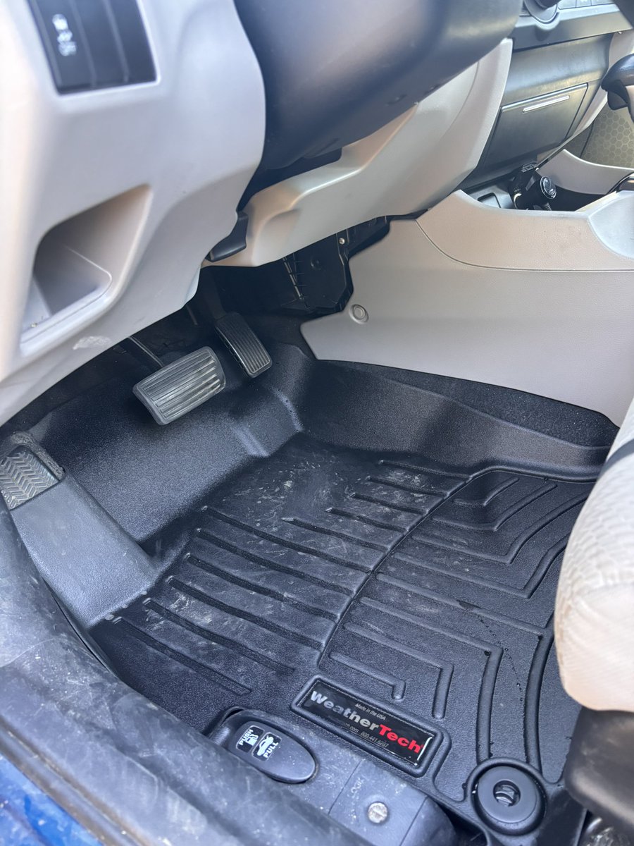 Thorntonk_25's tweet image. Thank you @weathertech for the new floormatsAs you can see they’re coming quite in handy! 

#2015hondacivic #sedanfloormats #honda