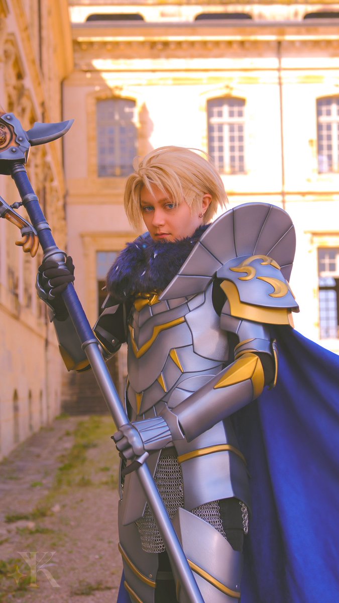 FolloXander's tweet image. Heyy ! I am finally posting a new photo of my Dimitri Three Hopes Cosplay!  And to tell you all, I am really satisfied with the result! Anyway I hope you like it !!  😄💙
📸 yukishiro.photography
⚔️ : @LRCosplay 
#cosplay #FireEmblem #FireEmblemHeroes #FireEmblemThreeHopes