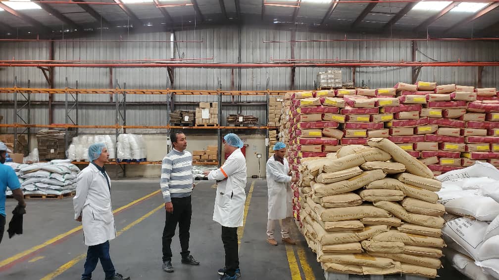 نزول ميداني لفرع هيئة المواصفات في تعز للرقابة على المصانع.

💢 مكتـب الإعــلام م/تعـــز

الأحد ،٣ جماد أخر١٤٤٧ ه‍.
الموافق ،٢٣ نوفمبر ٢٠٢٥ م.

نفذ فرع الهيئة اليمنية للمواصفات والمقاييس وضبط الجودة بمحافظة تعز، اليوم، نزولاً ميدانياً للرقابة على المصانع المحلية ضمن خطته الدورية