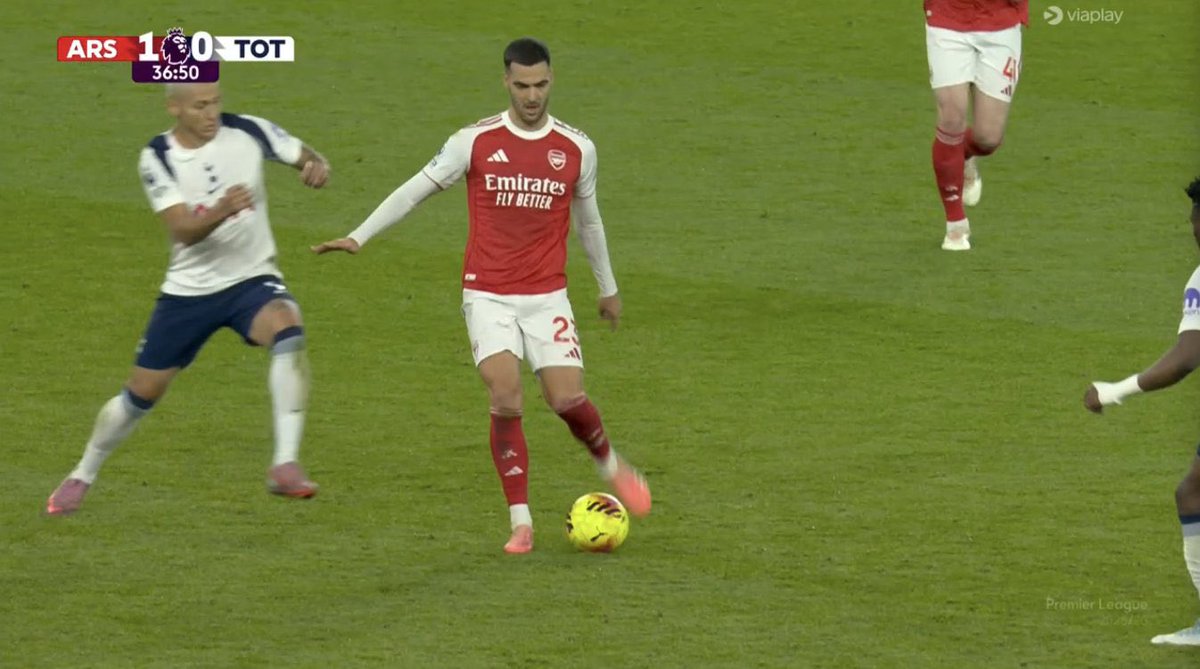 🚨 — ميرينو خلال آخر (3) مباريات مع آرسنال :

🅰️ اسيست أمام توتنهام 

🅰️ اسيست أمام سندرلاند 

⚽️⚽️ هدفين أمام سلافيا براغ