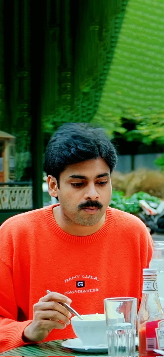 Bhargavog's tweet image. NTR 80% 😭

One month back  war2 action movie lo chudam looks 🔥🔥

Dream looks for Ur fav hero