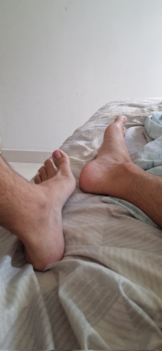 BrenoTozzi2's tweet photo. Domingo.

#pés #fetichepes #lamberpes #pisarnasuacara #lambeseumacho #pezao #feetfetısh #sub #dominacao https://t.co/Yw0WGecX0K